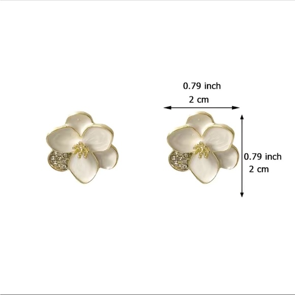 White and Gold Flower Stud Earrings - Picture 2 of 4